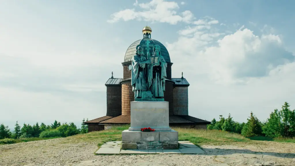 Socha sv. Cyrila a Metoděje